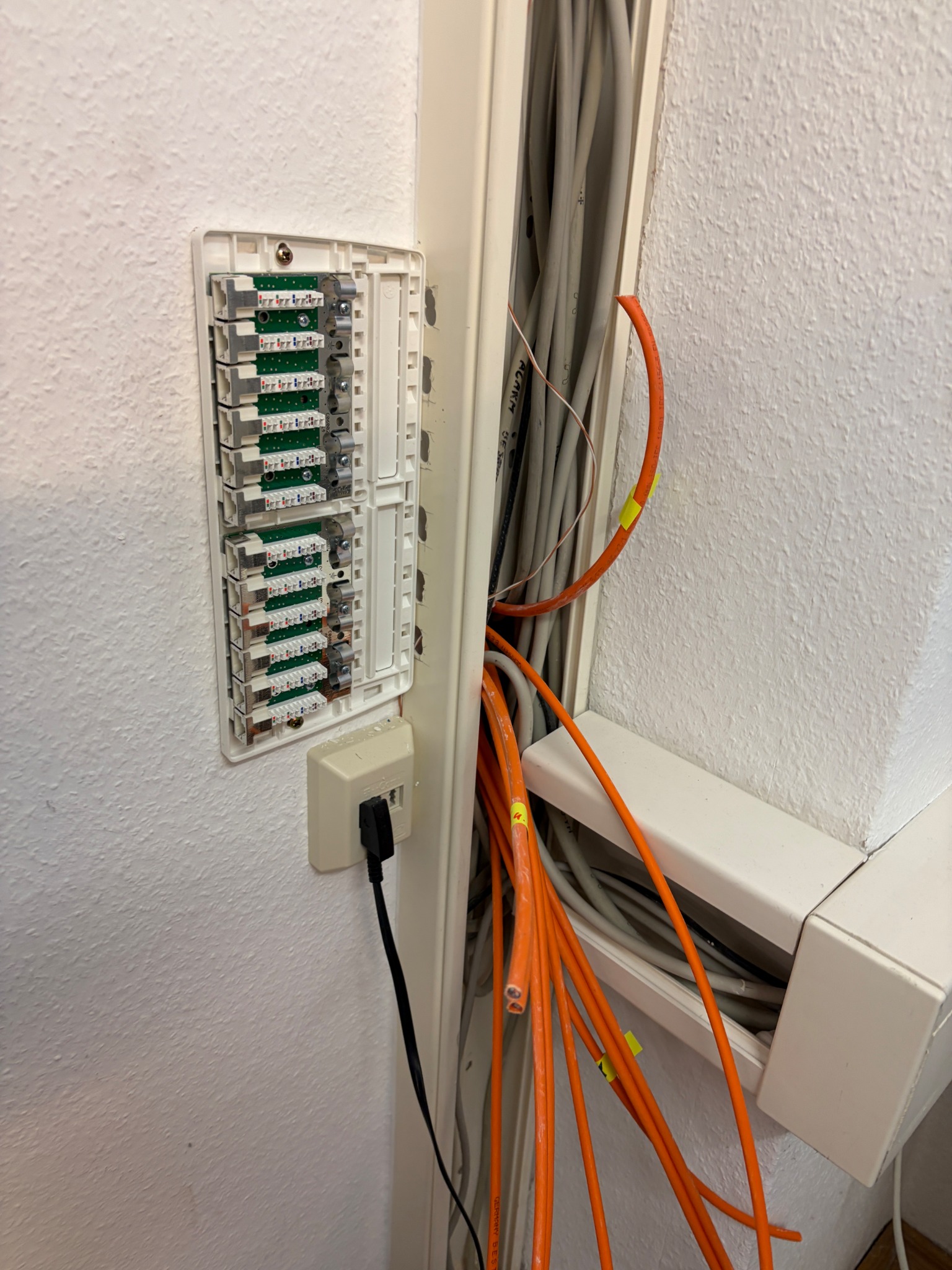 Neu eingezogene Netzwerkkabel